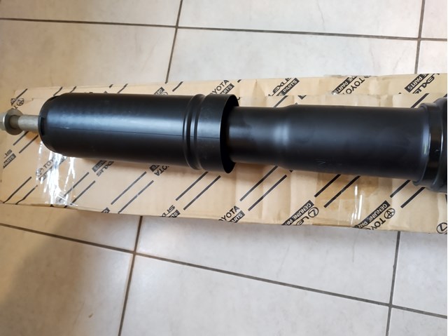 Амортизатор передній 4851069395 TOYOTA
