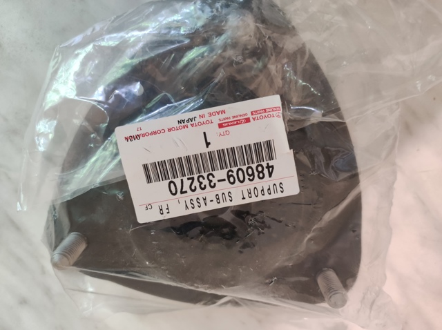 Кріплення переднього амортизатора 4860933270 TOYOTA