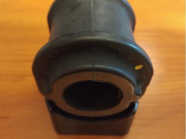 Втулка переднього стабілізатора 4881533160 TOYOTA