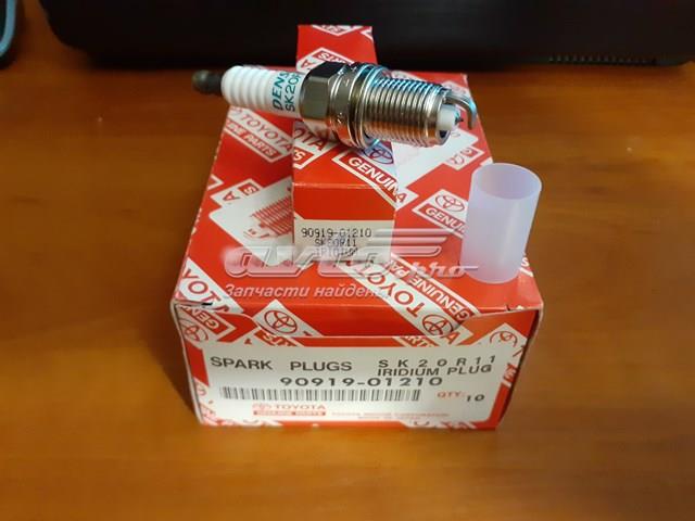 Свічки запалювання (запальні) і дроти Toyota Avensis Verso