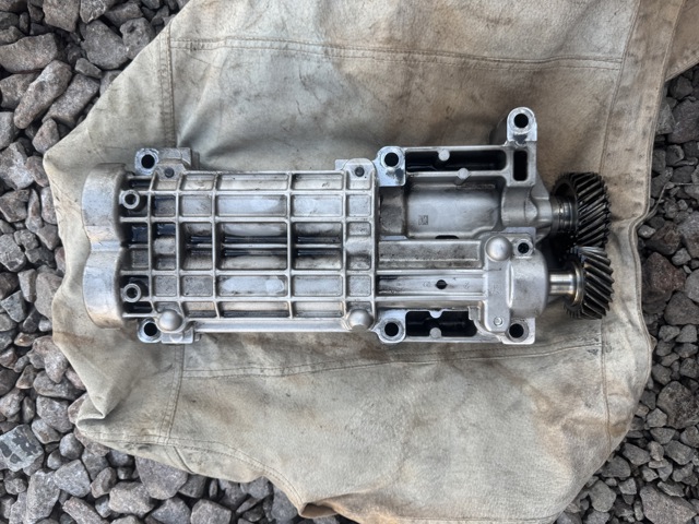 Корпус балансувального механізму 12410EB31A NISSAN