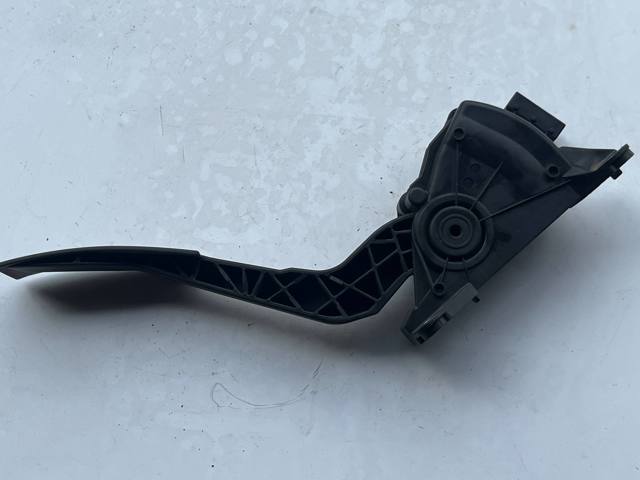 Підаль газу 18002EB400 NISSAN