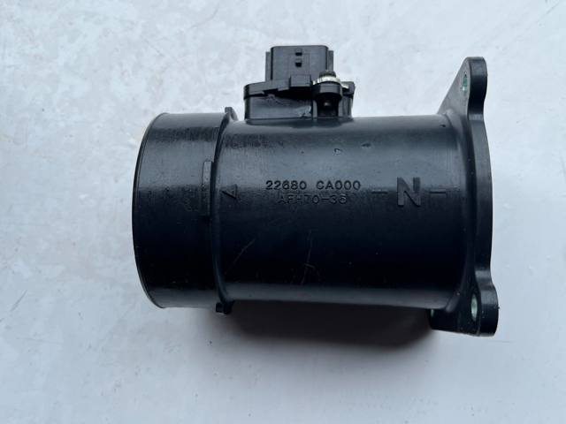 Датчик потоку (витрати) повітря, витратомір MAF - (Mass Airflow) 22680CA000 NISSAN
