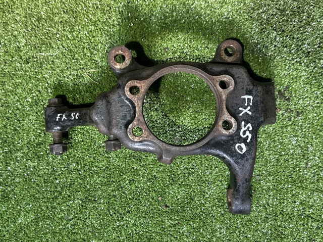 Цапфа поворотна права 40014CG000 NISSAN