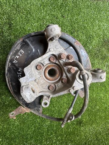 Цапфа поворотна права 430181BA0A NISSAN