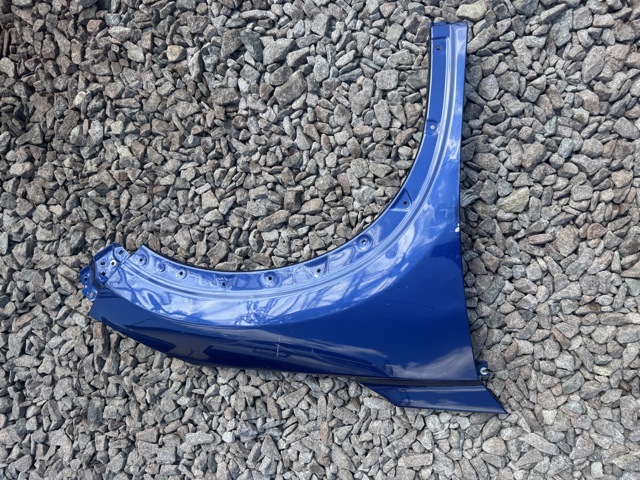 Переднє праве крило 631006RR0A NISSAN
