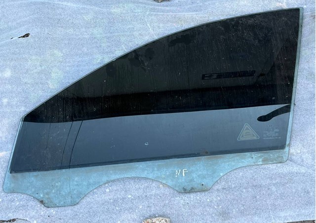 Скло передніх дверей, правою 824213K000 HYUNDAI