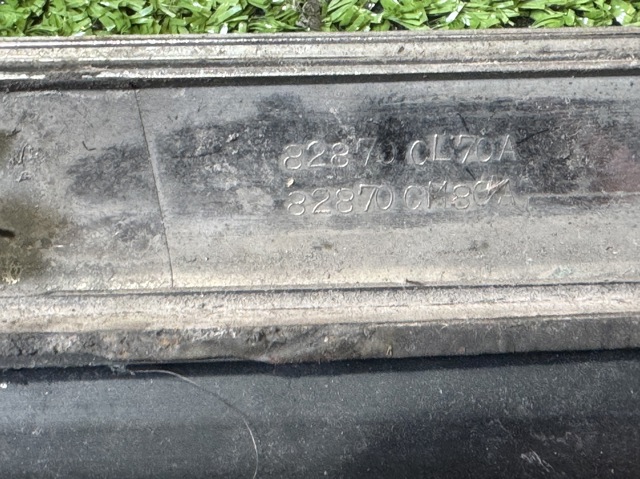 Накладка задньої правої двері 82870CL70A NISSAN