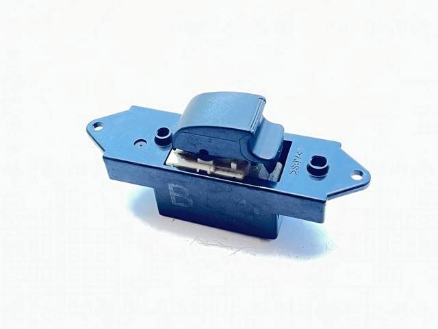 Кнопки переднього правого склопід'ємника MR587944 MITSUBISHI