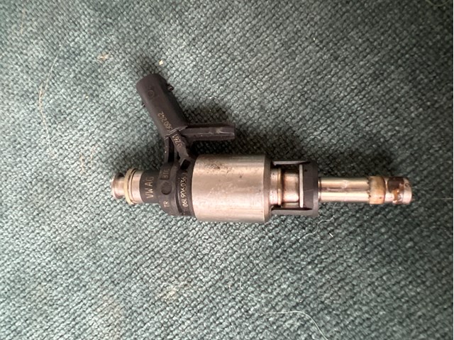 Форсунка паливна 06L906036J VAG
