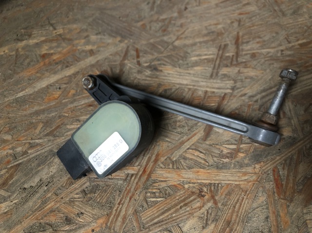 Датчик рівня положення кузова, передній лівий 3D0941285D VAG