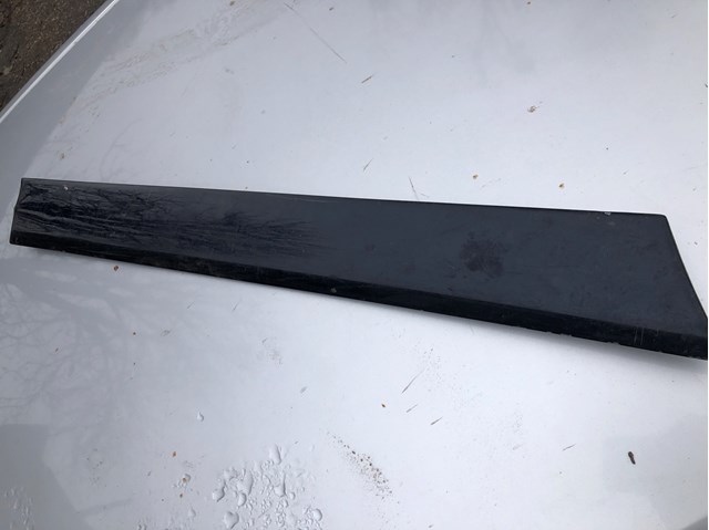 Накладка задніх правих дверей, верхня 4A0853962A VAG