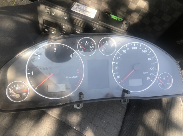 Панель приладів 4B0920933G VAG