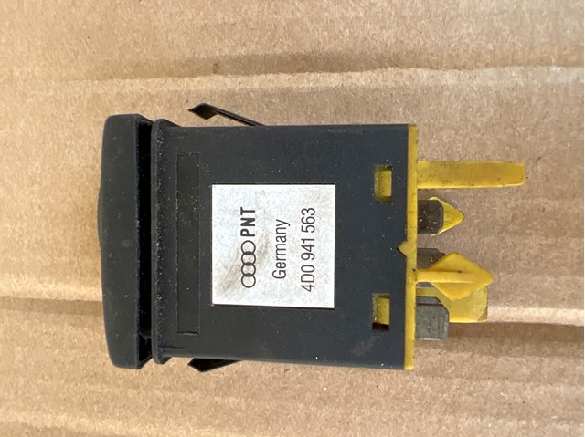 Кнопка вкл.протитуманних фар 4D0941563 VAG