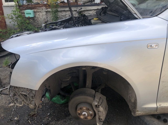 Бічна частина передня ліва 4F0821103A VAG