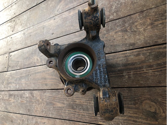 Кулак поворотний правий 4Z7505436B VAG