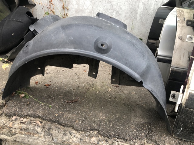 Підкрилок задній лівий 6RU810971 VAG