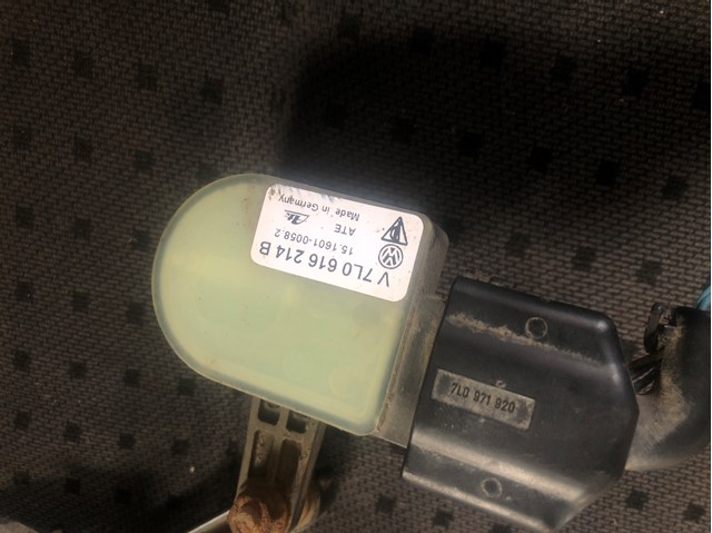 Датчик рівня положення кузова, передній правий 7L0616214B VAG