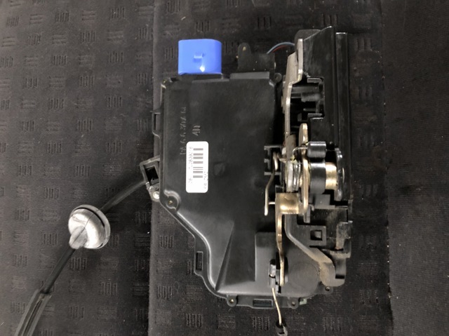 Замок задніх дверей, правих 7L0839016 VAG