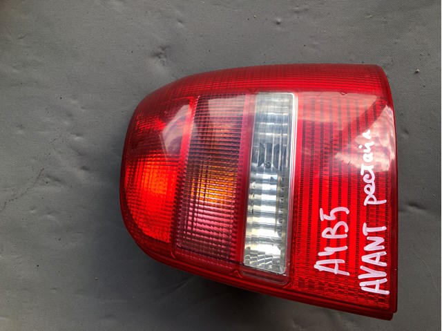 Задні ліхтарі 8D9945096C VAG