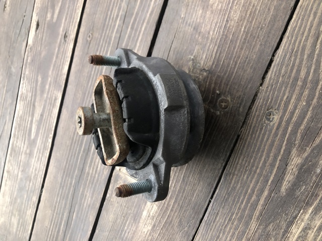 Подушка КПП Audi A4 Avant B6