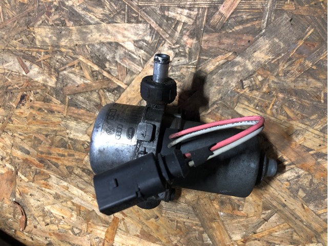 Насос вакуумний 8E0927317 VAG