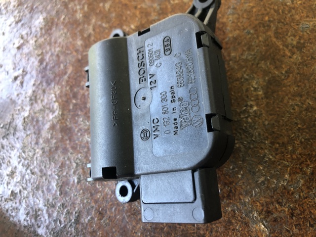 Двигун заслінки печі 8E1820511A VAG