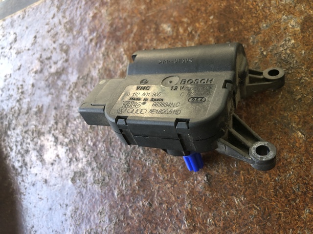 Мотор заслінки печі 8E1820511D VAG
