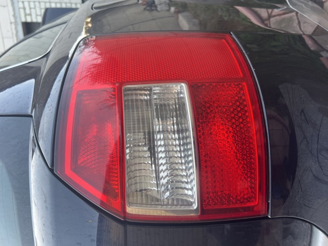 Задній правий стоп 8E9945096 VAG