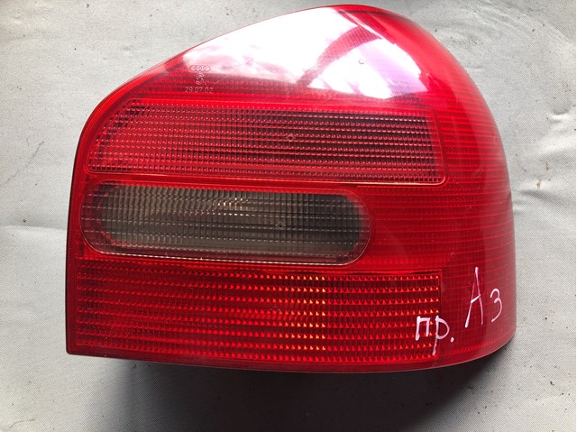 Задній правий стоп 8L0945096 VAG