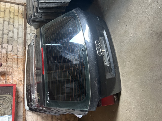 Задня ляда 8P3827023AC VAG
