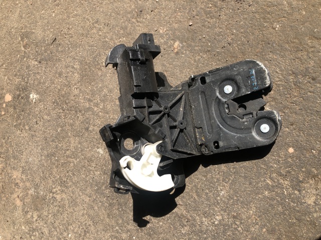 Замок багажника 8P4827505B VAG