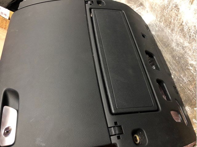Ейрбег захисту колін нижня 8V0880842B VAG