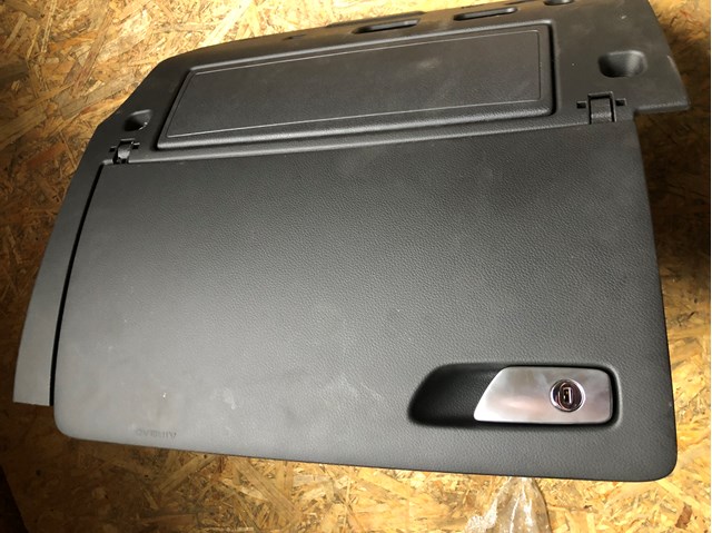 Ящик для рукавичок 8V58803026PS VAG