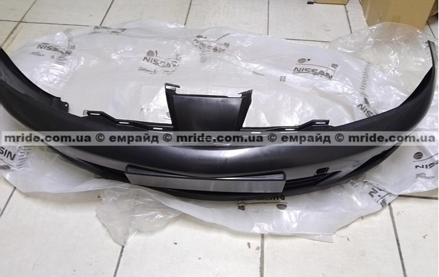 Бампер на авто Nissan Tiida