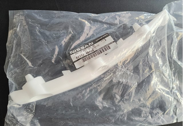 Кронштейн бампера переднього, правий 622224BA1A NISSAN