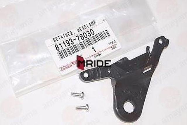 Кріплення фари передньої, правої 8119378030 TOYOTA