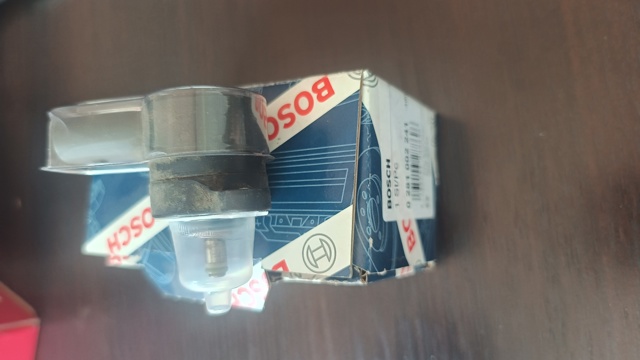 Регулятор тиску палива в паливній рейці 0281002241 BOSCH