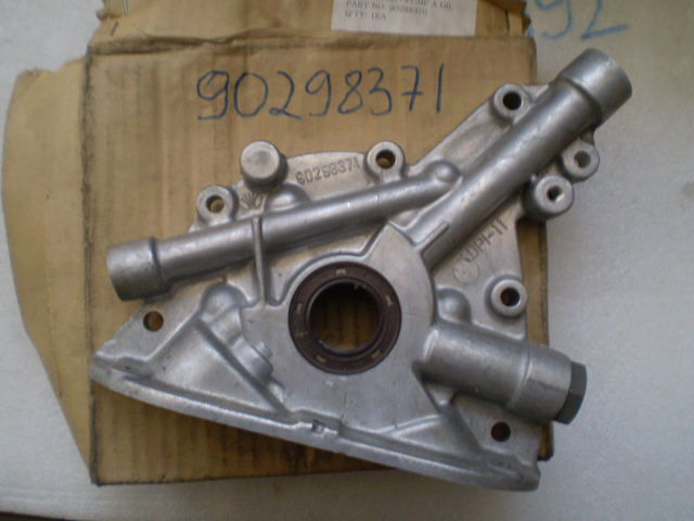 Помпа масляна 90298370 GM