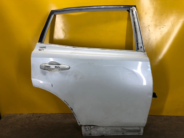 Двері задні, праві Toyota RAV4 IV