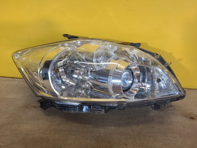 Права блок фара 8111002A40 TOYOTA