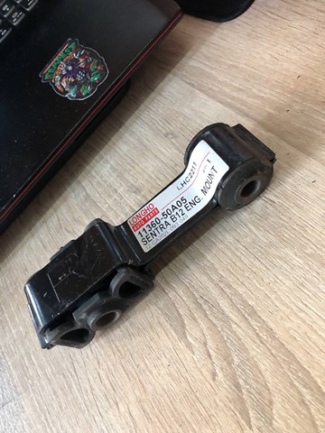 Опора двигуна задня 1136050A05 NISSAN