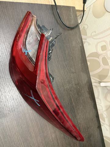 Задній правий зовнішній ліхтар 81550AQ010 TOYOTA