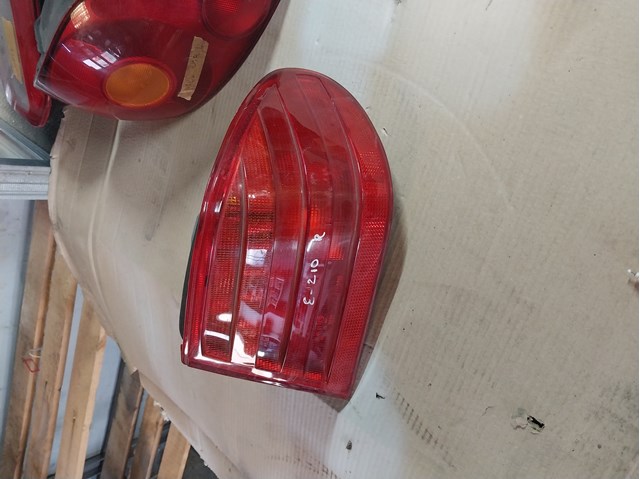 Ліхтар задній правий, зовнішній A2108204464 MERCEDES