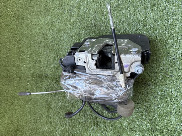 Замок двері правої передньої 2117200435 MERCEDES