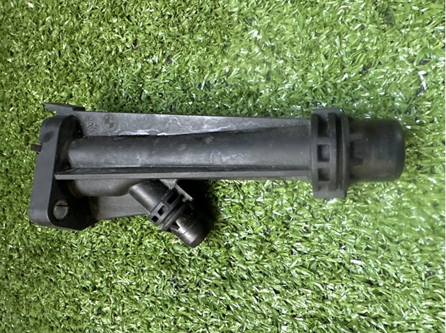 Водяний патрубок 7803751 BMW