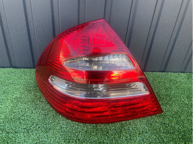 Задня ліва фара A2118200364 MERCEDES