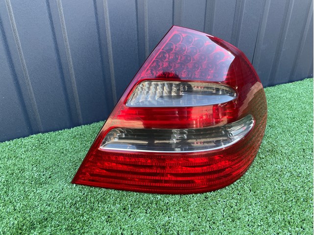 Ліхтар задній правий A2118200664 MERCEDES