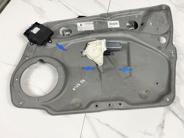 Мотор склопідйомника дверей передніх, правих 1697200279 MERCEDES