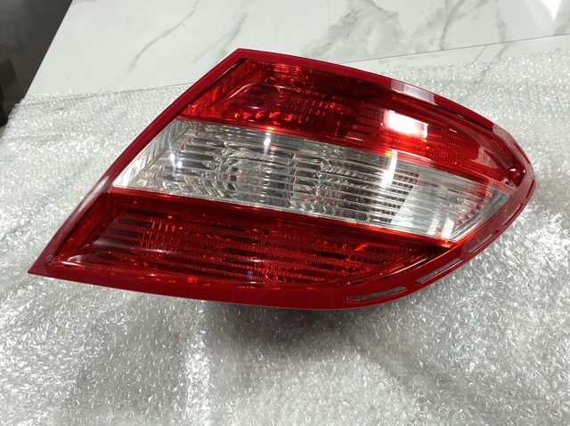 Задній правий стоп 2048200264 MERCEDES